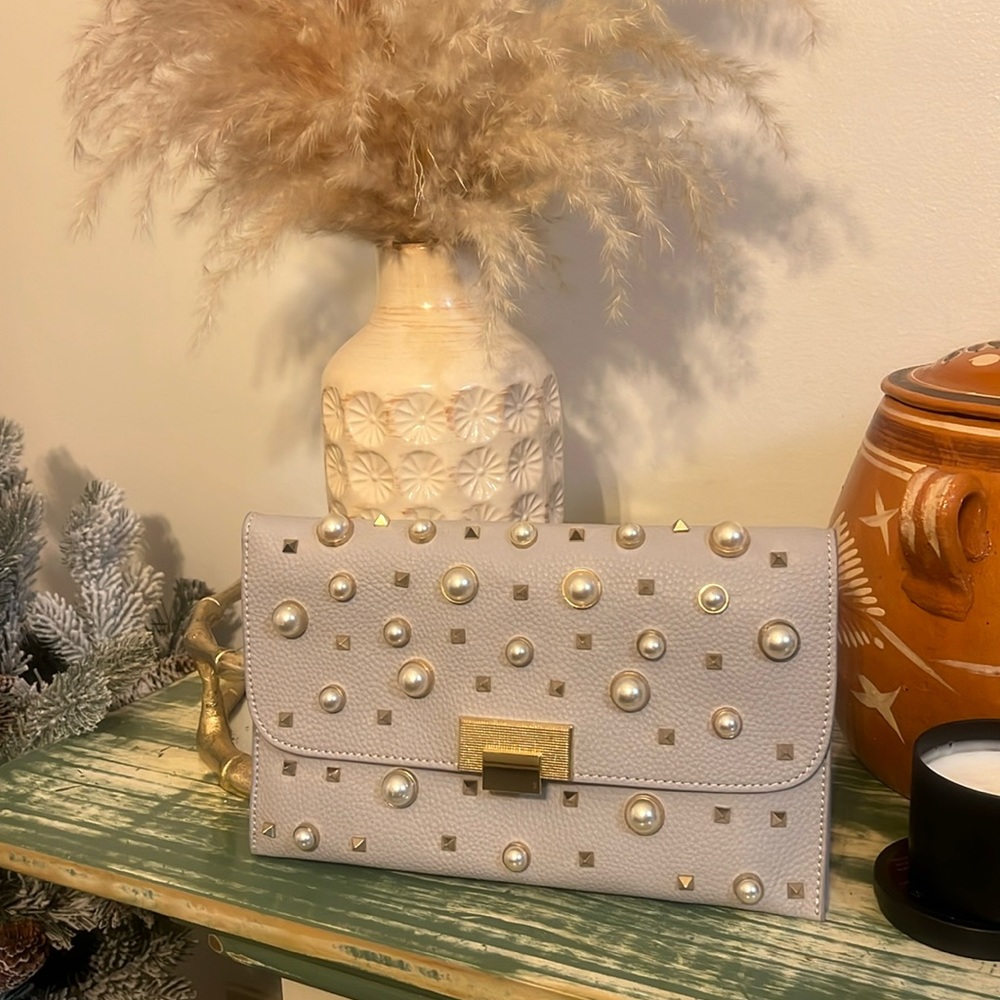 NWT Pearl and Stud Accent Clutch